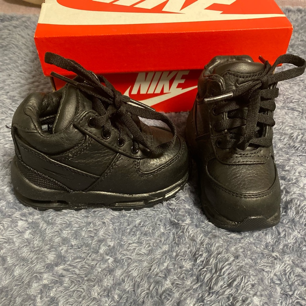 Nike Air Max Goadome Size 5 Black